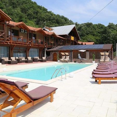 Pensiunea Deian-Clisura Dunarii Moldova Noua Ngoại thất bức ảnh