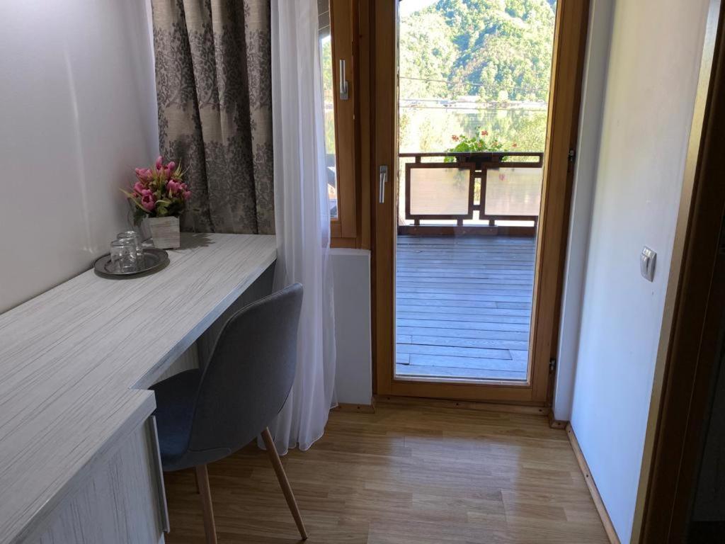 Pensiunea Deian-Clisura Dunarii Moldova Noua Ngoại thất bức ảnh